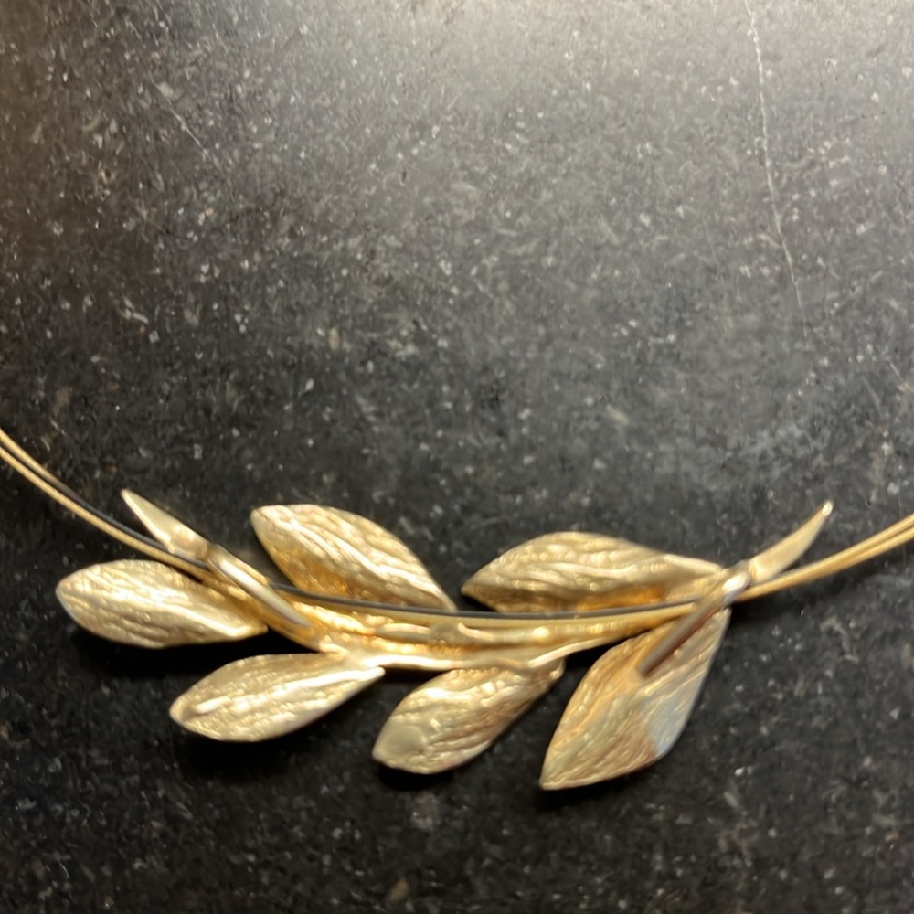 Italian sterling gold plate choker -leaf design - Picture 5 of 8